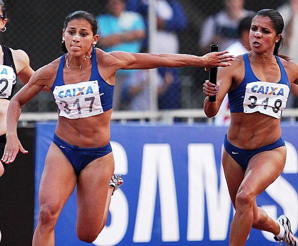 Na primeira apresentação em sua temporada pelos estados Unidos, o quarteto feminino do Brasil ganhou a medalha de bronze no 4x100 m no Mt. Sac Relay  / Foto: Wagner Carmo/CBAt